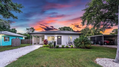 Gulf Gate Retreat is an adorable 2-bedroom 1 bathroom house with a private backyard!