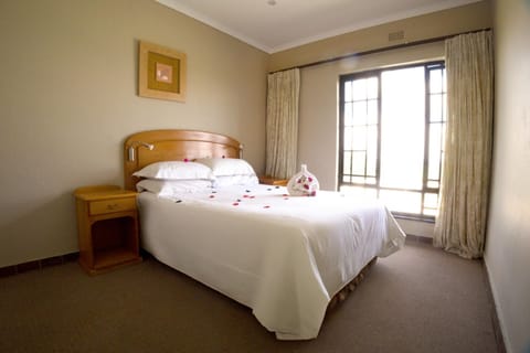 Dog-friendly Chalet 25 @ Midlands Saddle & Trout (4972)
