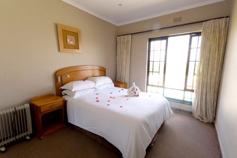 Dog-friendly Chalet 13 @ Midlands Saddle & Trout (4904)