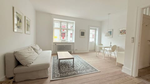 Bedroom, Living Room