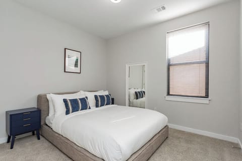 CozySuites Music Row Spacious 1BR in Nashville! 