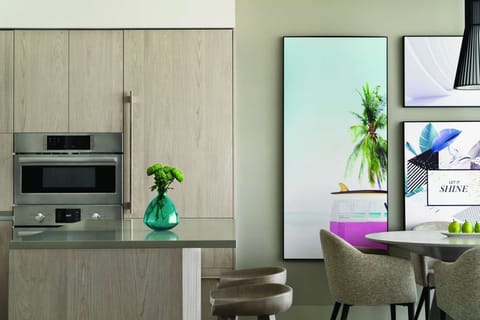 1 bedroom - kitchen with built in oven.