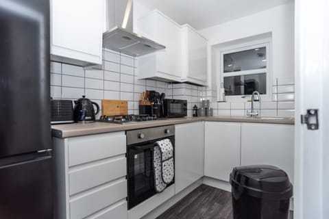 Fully equipped kitchen ideal for long stays & self-catering