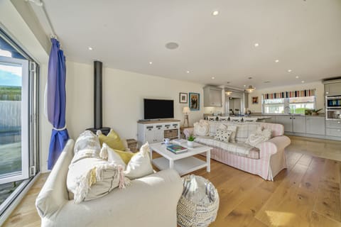 Living Room / Lounge