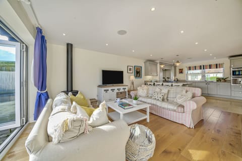 Living Room / Lounge
