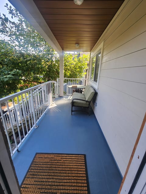 front lower porch