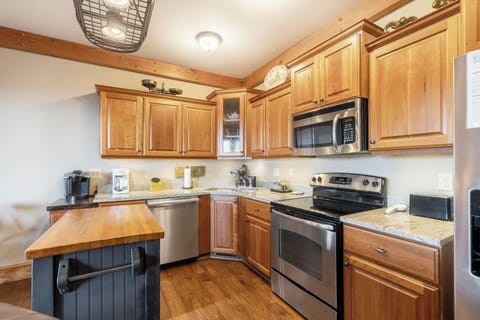 Kitchen--- Granite Counter-tops, Stainless Steel
