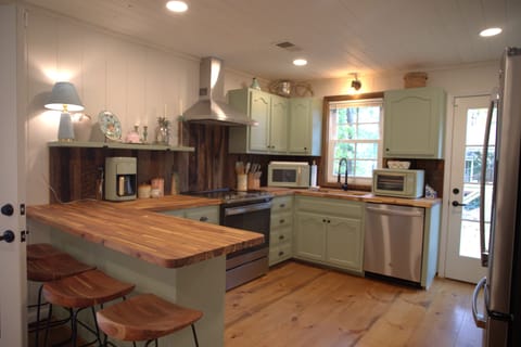 Full kitchen located on main level