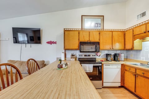 Kitchen | Cooking Basics | Stove/Oven | Breakfast Bar