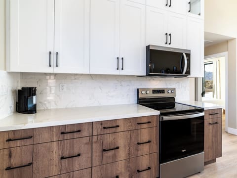 Microwave/ oven / coffee maker