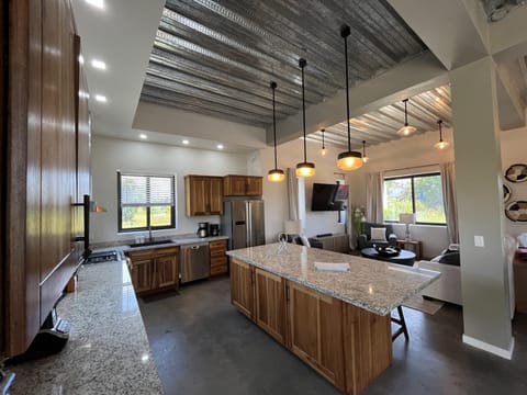 Emerald Blue Villa - Modern 2BR w/ Rooftop & Pool (5086)