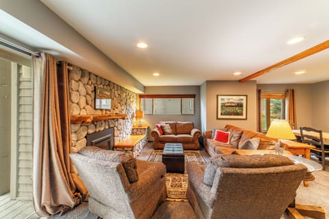 Cozy living room w/ ample seating.