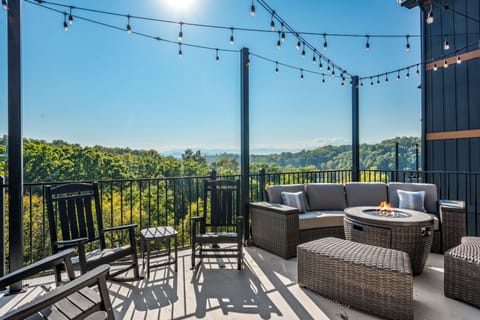 Enjoy the mountain view with your morning coffee or afternoon tea!