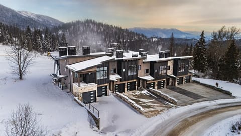 Steps from the Slopes - 3Bed 4Bath