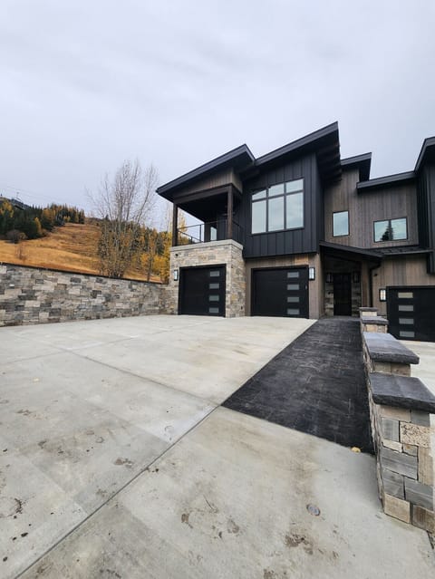 Steps from the Slopes Ski In/Ski Out 3BD 3BA