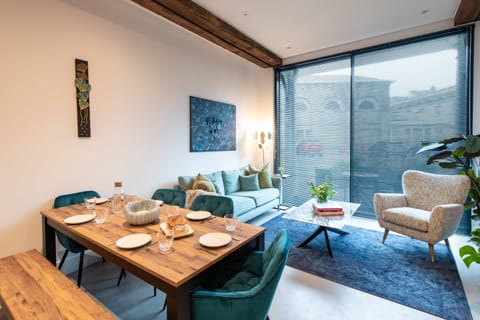 Living Room / Lounge