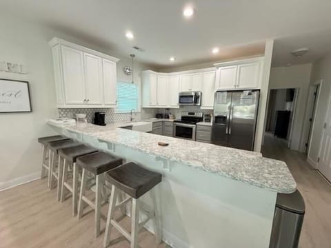 Kitchen seating area