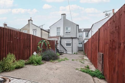 Spacious private garden - fully fenced
