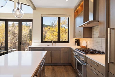 riverfrontresidence-3976_54881916196_o