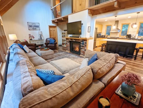 The spacious and cozy living room is ideal for spending time with your family and friends.