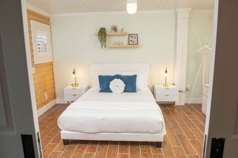 6WestBeachCottagesMadeiraBeachFL_0314