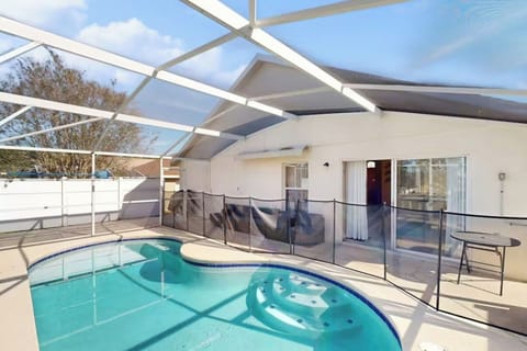 ~ DISCOVER FLORIDA PINE COMMUNITY FROM OUR 4BR HOME! ~