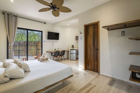 King size bed, laptop safe box, ceiling fan, equipped kitchenette.