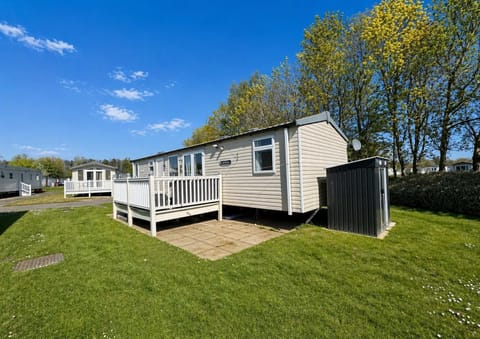 Enjoy a getaway to Cleethorpes with a stay in this modern caravan. Sleeping 8 it is the perfect place for a family holiday this summer 2026.