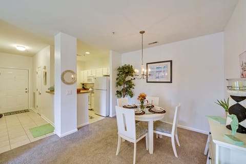 Dining Area | Dishware/Flatware Provided