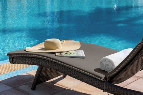 2 outdoor pools, open 7:00 AM to 11:00 PM, cabanas (surcharge)