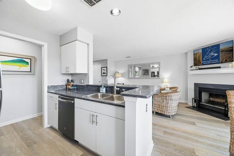 Main-Level Kitchen with Bar (seats 2)