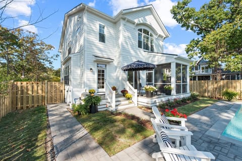 Photos shown represent a comparable new build and reflect the anticipated layout, finishes, and high-end coastal quality of this home.