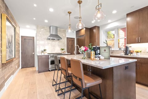 Sleek design and premium appliances make this modern kitchen perfect for prepping family meals or après-ski spreads. PEA-1009