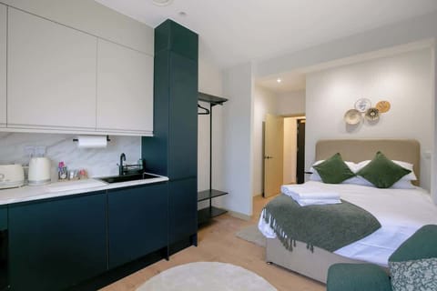Bed with fresh towels and linens, full kitchen setup