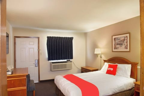 Bedroom. Interior and views may vary based on location and availability.