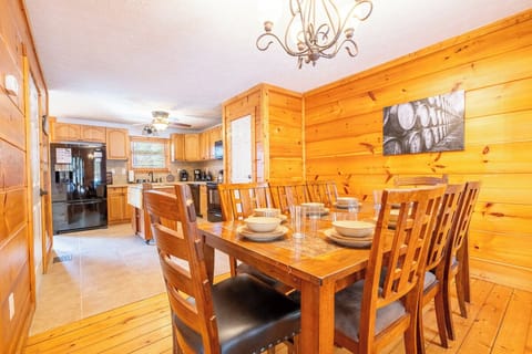 Moonshine Lodge's inviting dining area