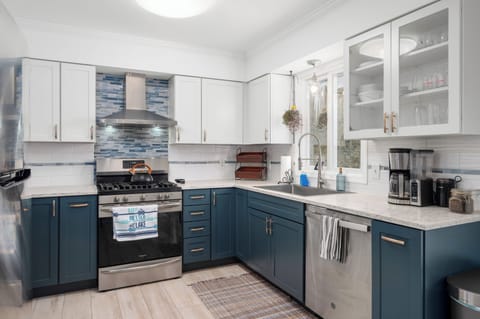 Full kitchen, extra storage.