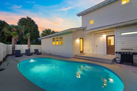 Pearl Sands - Crystal Beach - Private Pool & Back Patio