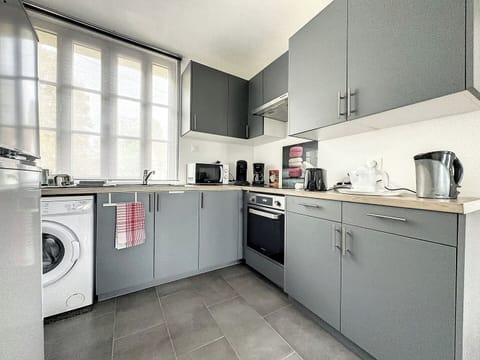 La cuisine tout équipée (sauf lave-vaisselle).