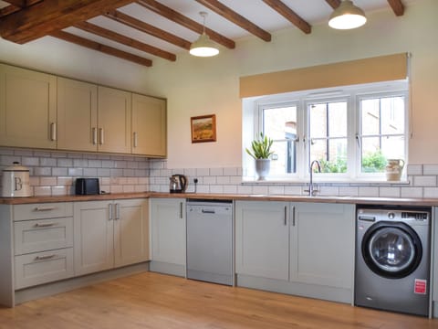 Kitchen | Holly Tree Barn - Brook House Farm, Minshull Vernon, near Nantwich