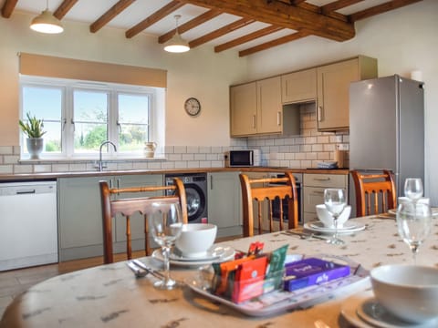 Kitchen/diner | Holly Tree Barn - Brook House Farm, Minshull Vernon, near Nantwich