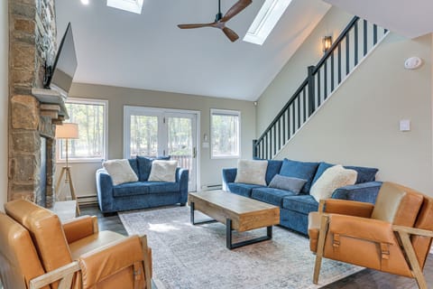 East Stroudsburg Vacation Rental | 3BR | 2.5BA | 1,600 Sq Ft | Stairs Required