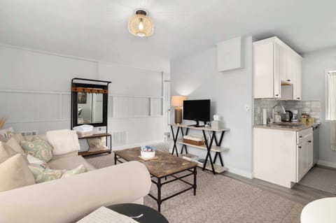 Designed for max comfort and minimum stress, this living room is your squad’s home base. Stretch out, dive into a movie marathon, or start a competitive game-night championship. Good times begin right here.