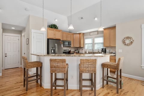 13-web-or-mls-1023-Cruz-Bay-TL-Kitchen