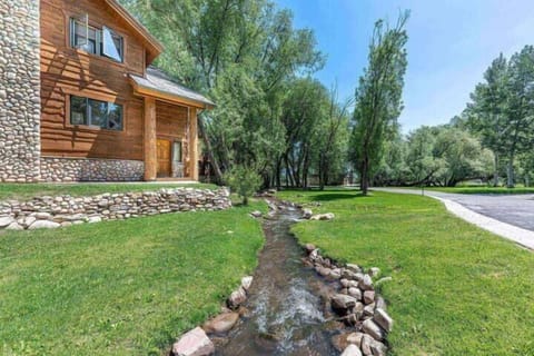 The Timberwolf complex, originally built for the 2002 Olympics, has beautiful mature landscaping and gorgeous rustic cabin charm throughout