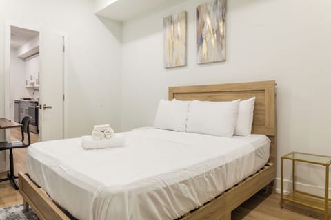 Cozy bedroom with a comfortable bed and storage space for your belongings.