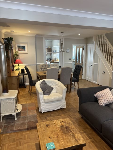 Living room / dining area