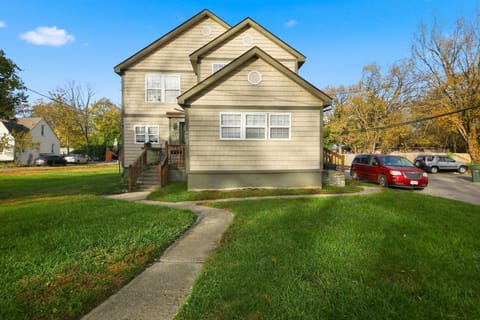 Grass, Outdoors, Shelter, Neighborhood, Lawn