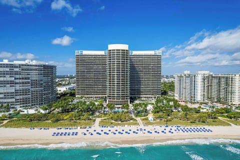 Oceanside serenity is just a short stroll away!​