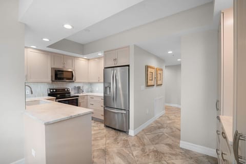 Immaculate kitchen, fully equipped